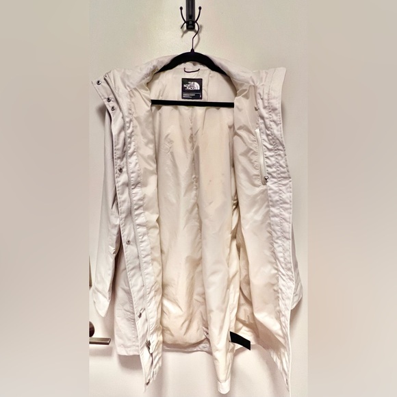 THE NORTH FACE Jacket Size Large Icy Sleek Ivory Color *EXCELLENT CONDITION!!🎁* - Picture 2 of 16